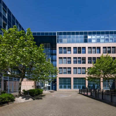 Frontansicht des historischen Gebäudes „Alte Post“ in Dortmund mit klassischer Fassade.