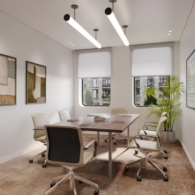 Das Bild zeigt einen kleinen Meetingsraum im Hansahaus Dortmund mit Tisch, Bürostühlen und Wanddeko in hellen Farben.