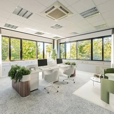 Ein langgestrecktes Bürogebäude mit durchgehender Fensterfront und moderner Architektur.