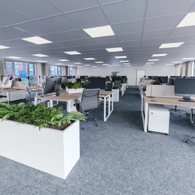 Das Bild zeigt eine großzügige Open-Space-Bürofläche mit mehreren modernen Arbeitsplätzen.