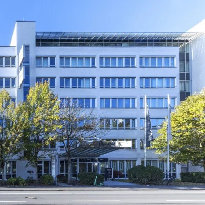 Außenansicht des Bürogebäudes Horizont III in Stuttgart-Vaihingen mit klarer Fassadenstruktur und gewerblich geprägtem Umfeld.