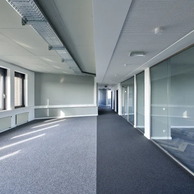 Helle Bürofläche in der Soorstraße in Berlin mit bodentiefen Fenstern, grauem Teppichboden und modernen Glastrennwänden, die flexible Raumstrukturen ermöglichen.