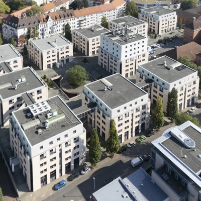 Luftaufnahme des Businessparks Welfenplatz in Hannover mit mehreren Bürohäusern und umliegender Wohnbebauung.
