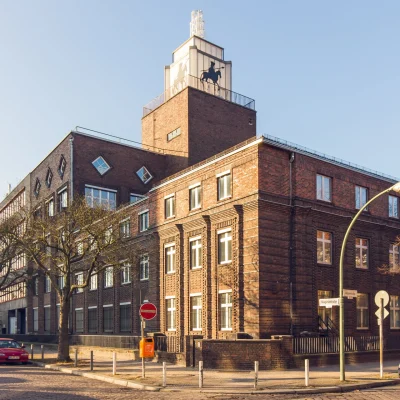 Straßenansicht der Gewerbeimmobilie Alboinkontor in der Alboinstraße in Berlin.