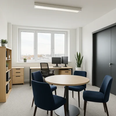 KI-Visualisierung: Büro mit rundem Besprechungstisch, blauen Stühlen und Aktenschrank
