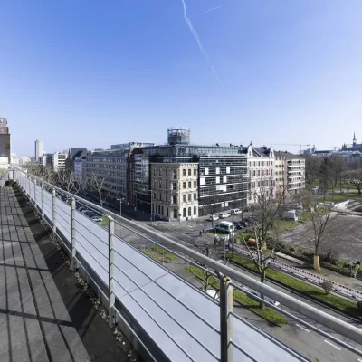 Dachterrasse mit Blick auf den Kölner Dom und die Innenstadt