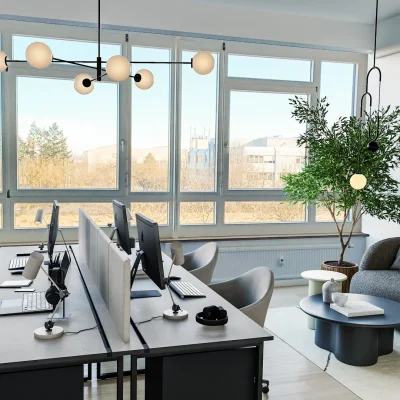 Büro im DO3 mit Arbeitsplätzen, Sitzecke, Kugelleuchten und Zimmerpflanzen vor großen Fenstern (KI-Visualisierung)